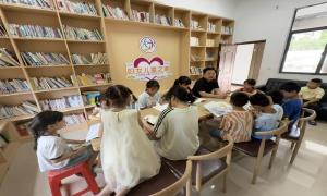 溆浦县正宁村：农家书屋护“童”行 七彩假期书相伴